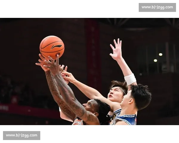 辽宁与新疆鏖战再起，谁能在CBA赛场上笑到最后引发关注